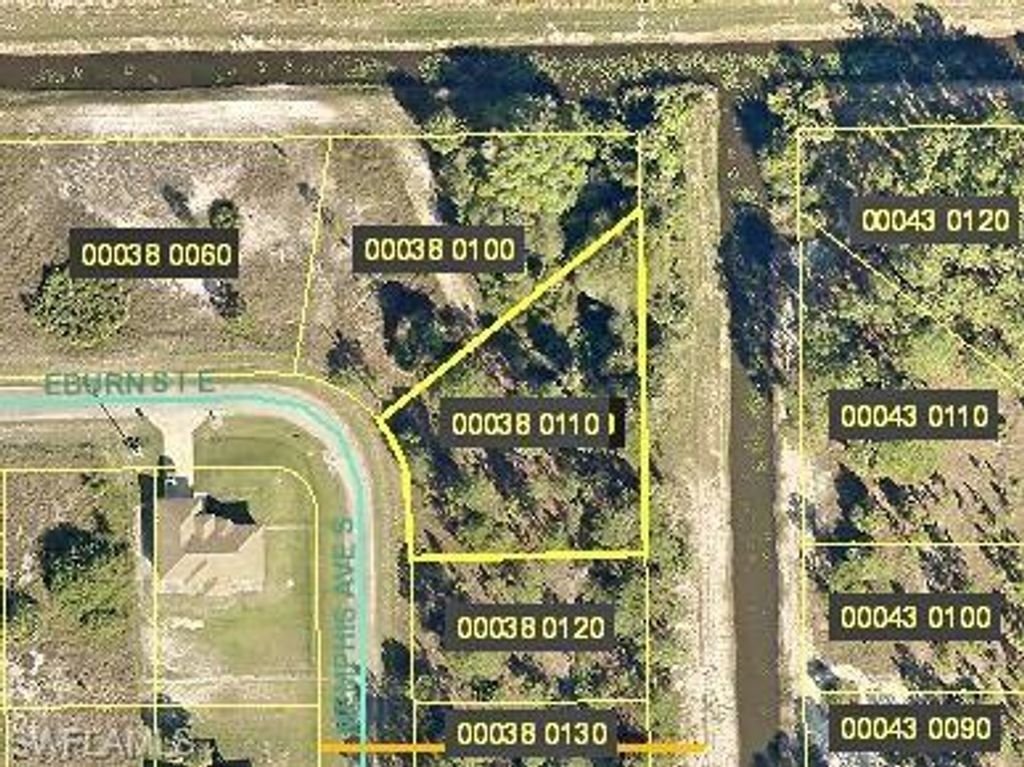 933 Memphis AVE, LEHIGH ACRES, FL 33974 — exterior