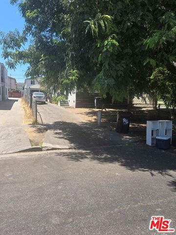 8719 Orchard Avenue, Los Angeles, CA 90044