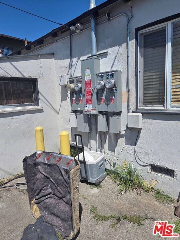 8719 Orchard Avenue, Los Angeles, CA 90044