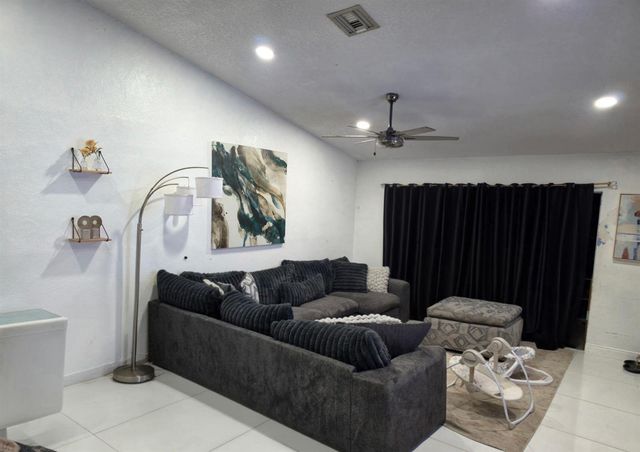 7620 NW 38th Court, Sunrise, FL 33351