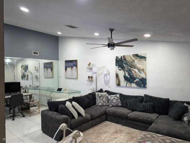 7620 NW 38th Court, Sunrise, FL 33351