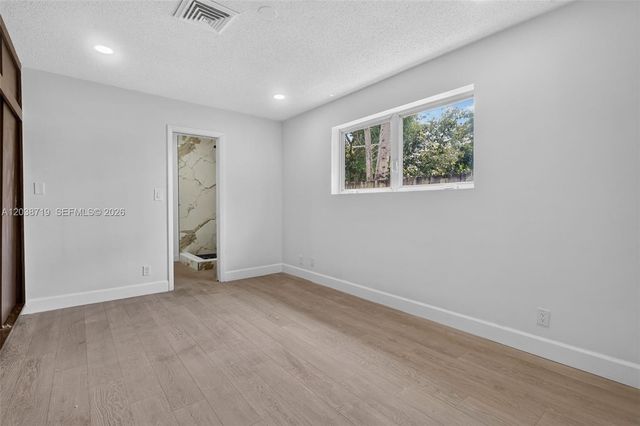 258 SW 8th St, Dania Beach, FL 33004