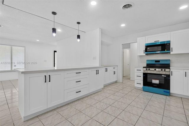 258 SW 8th St, Dania Beach, FL 33004
