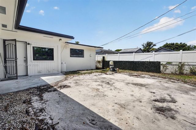 258 SW 8th St, Dania Beach, FL 33004