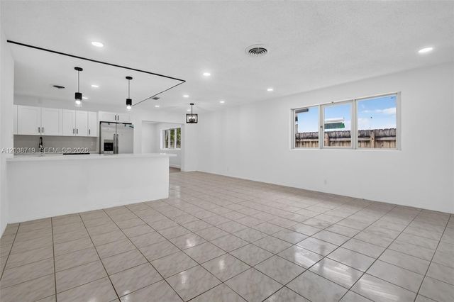 258 SW 8th St, Dania Beach, FL 33004