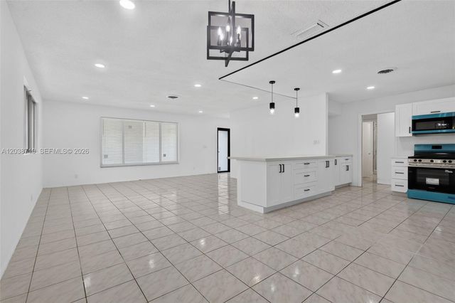 258 SW 8th St, Dania Beach, FL 33004