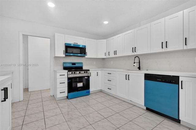 258 SW 8th St, Dania Beach, FL 33004