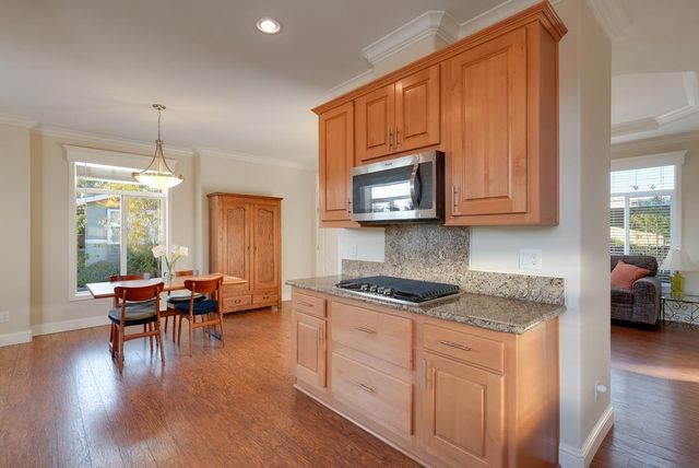 27 Pepperwood Way, Soquel, CA 95073