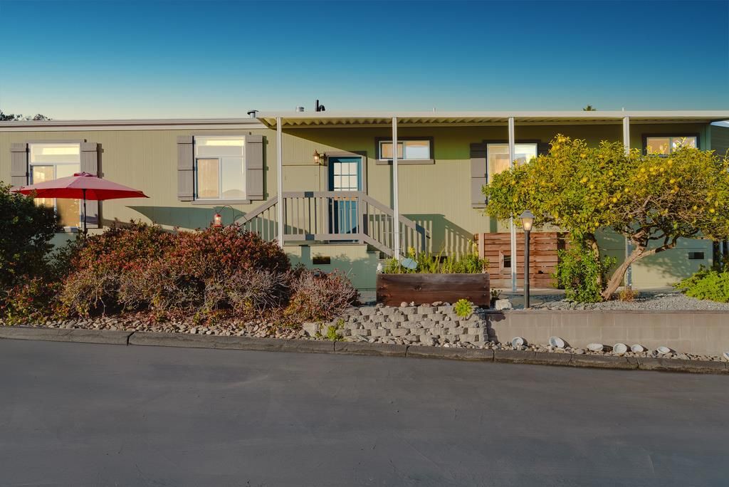 27 Pepperwood Way, Soquel, CA 95073