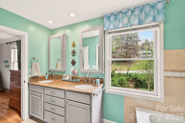 3 Ellenwood Drive, Asheville, NC 28804