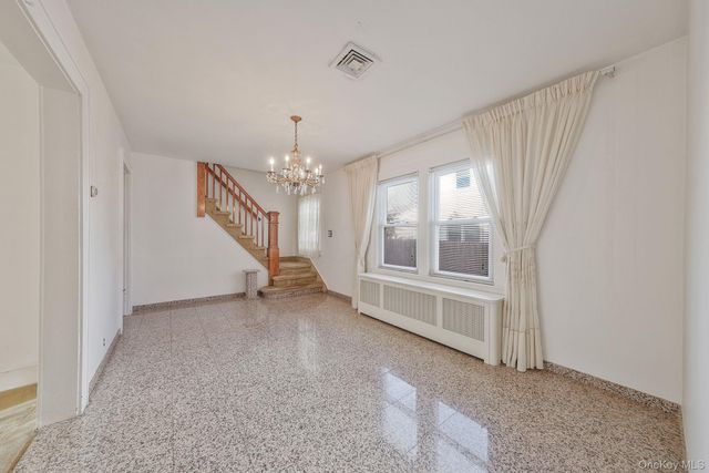 36 Frost Pond Road, Glen Cove, NY 11542