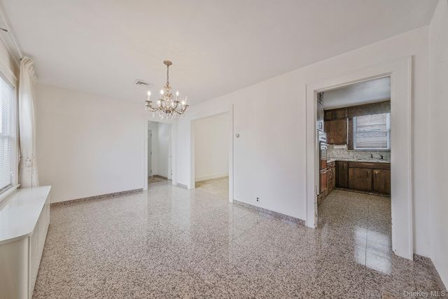 36 Frost Pond Road, Glen Cove, NY 11542