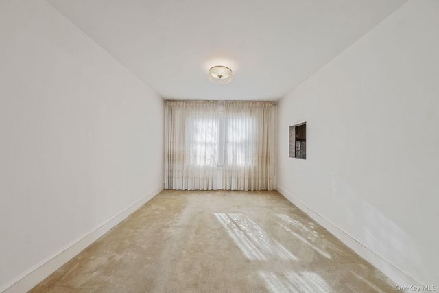 36 Frost Pond Road, Glen Cove, NY 11542