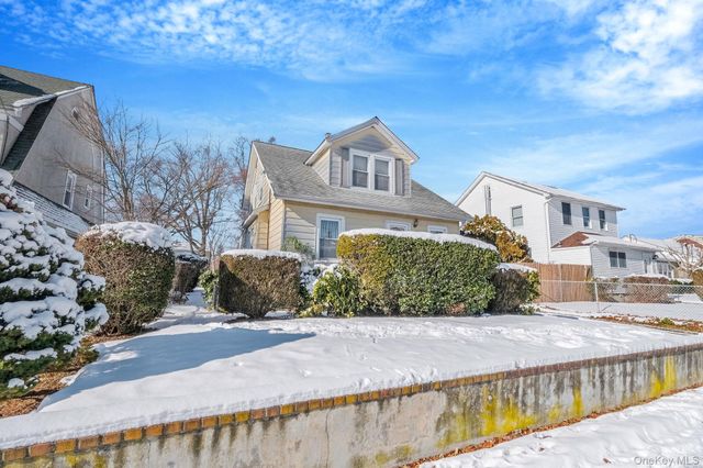 36 Frost Pond Road, Glen Cove, NY 11542