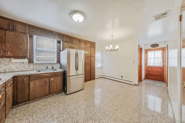 36 Frost Pond Road, Glen Cove, NY 11542