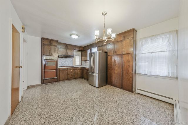 36 Frost Pond Road, Glen Cove, NY 11542