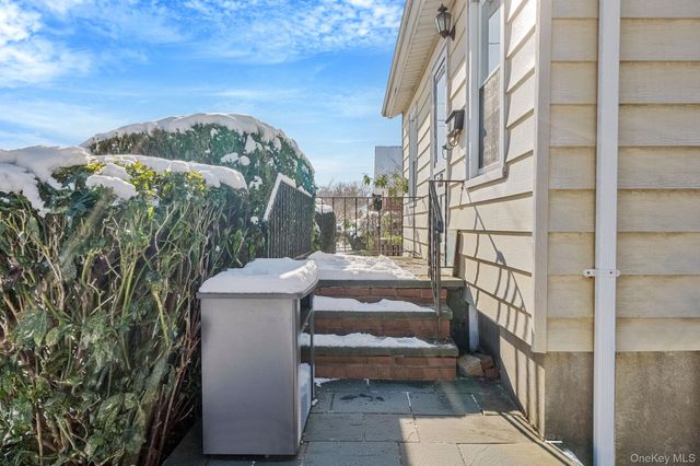 36 Frost Pond Road, Glen Cove, NY 11542