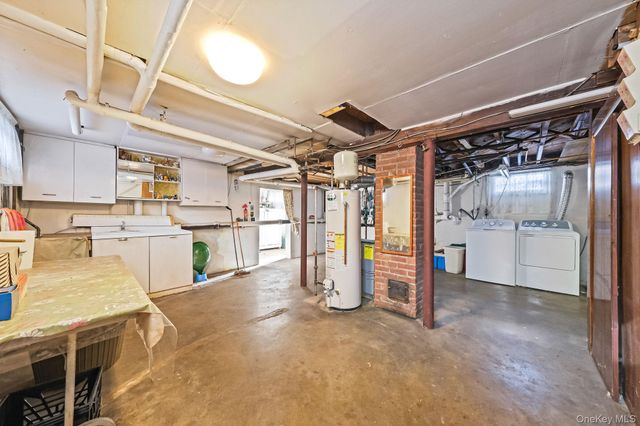 36 Frost Pond Road, Glen Cove, NY 11542