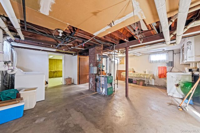 36 Frost Pond Road, Glen Cove, NY 11542