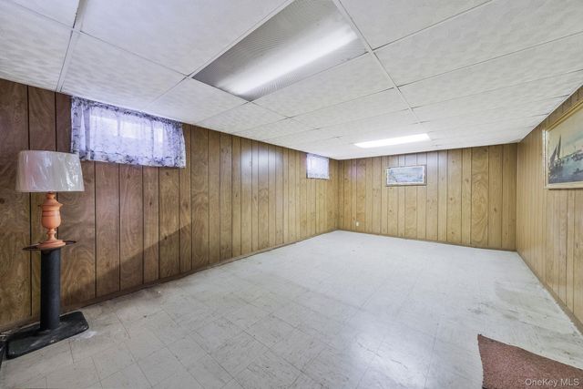 36 Frost Pond Road, Glen Cove, NY 11542