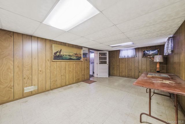 36 Frost Pond Road, Glen Cove, NY 11542