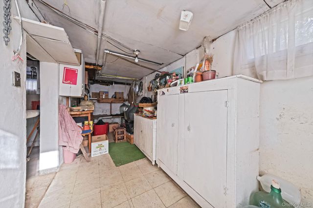 36 Frost Pond Road, Glen Cove, NY 11542