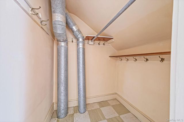 36 Frost Pond Road, Glen Cove, NY 11542