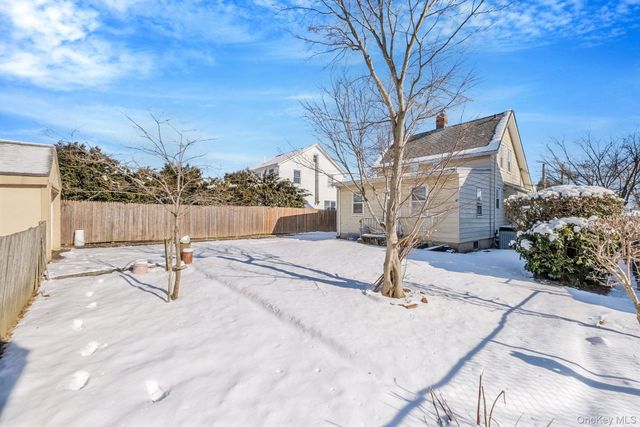 36 Frost Pond Road, Glen Cove, NY 11542