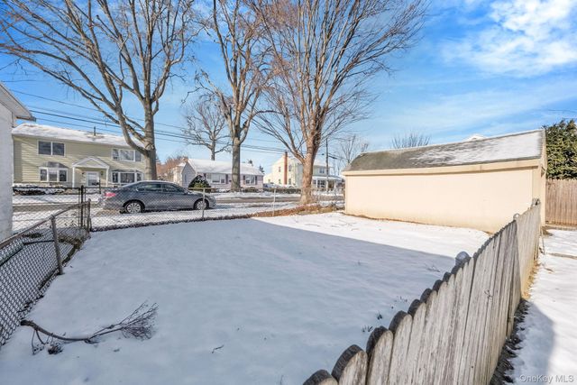 36 Frost Pond Road, Glen Cove, NY 11542