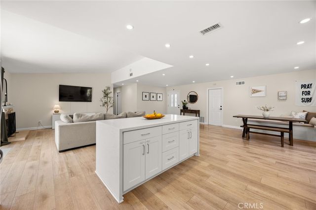 28962 De La Luna, Mission Viejo, CA 92692