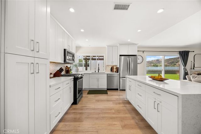 28962 De La Luna, Mission Viejo, CA 92692