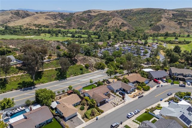 28962 De La Luna, Mission Viejo, CA 92692