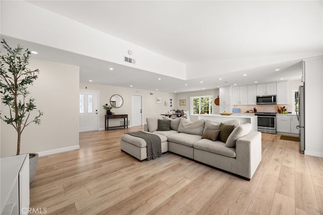 28962 De La Luna, Mission Viejo, CA 92692