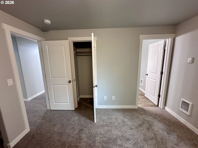 201 Lacasa St, Eugene, OR 97402