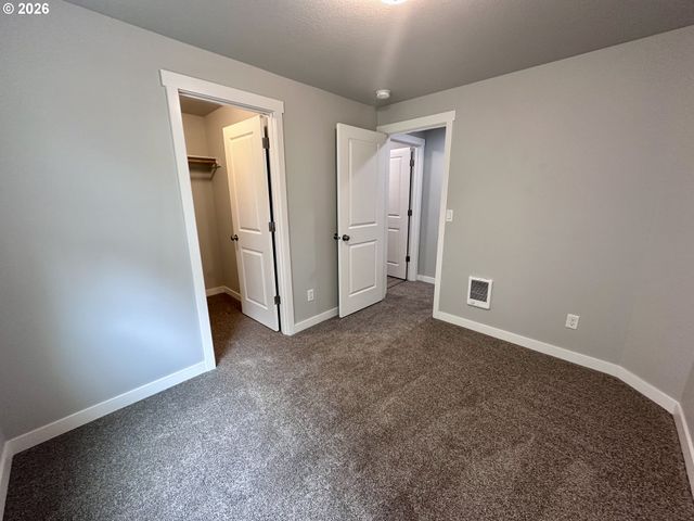 201 Lacasa St, Eugene, OR 97402