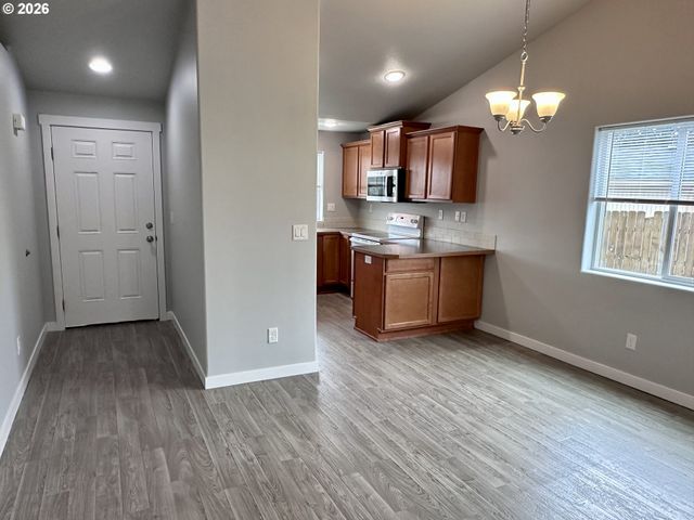 201 Lacasa St, Eugene, OR 97402