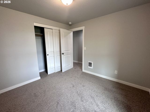 201 Lacasa St, Eugene, OR 97402