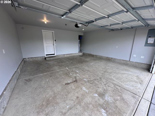 201 Lacasa St, Eugene, OR 97402