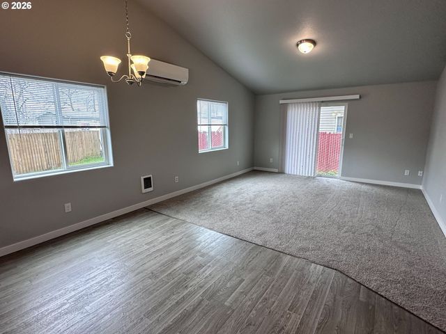 201 Lacasa St, Eugene, OR 97402