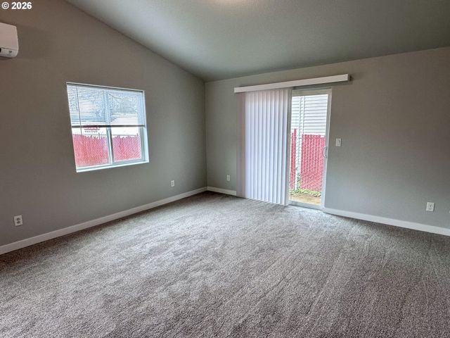 201 Lacasa St, Eugene, OR 97402