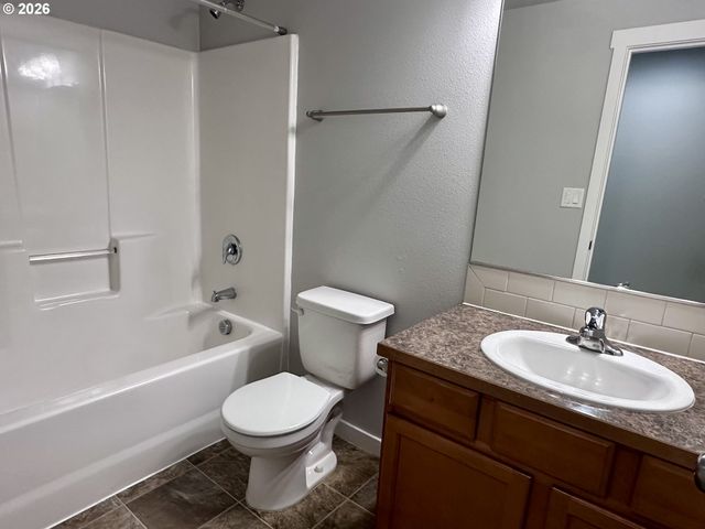 201 Lacasa St, Eugene, OR 97402