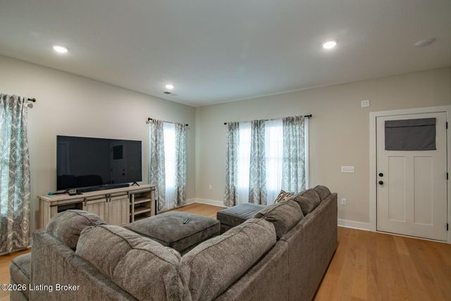 308 Lincoln St, Vine Grove, KY 40175