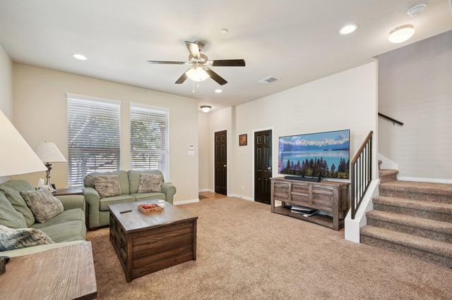 616 Lookout Tree LN, Round Rock, TX 78664