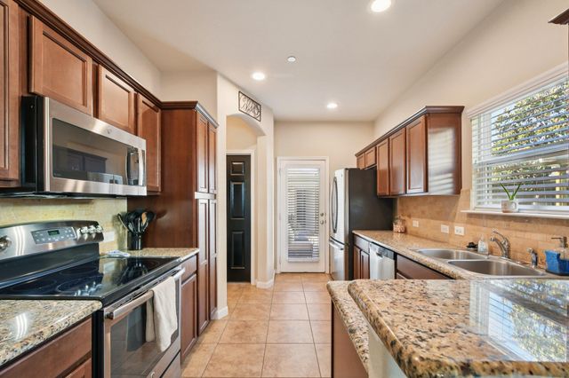 616 Lookout Tree LN, Round Rock, TX 78664