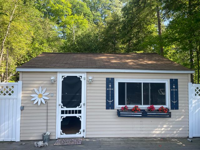 4629 S Croton Hardy Drive, Newaygo, MI 49337