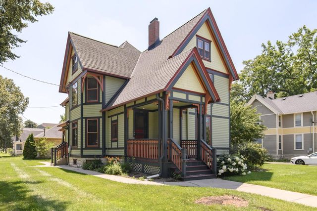 215 Wright STREET, Waukesha, WI 53186