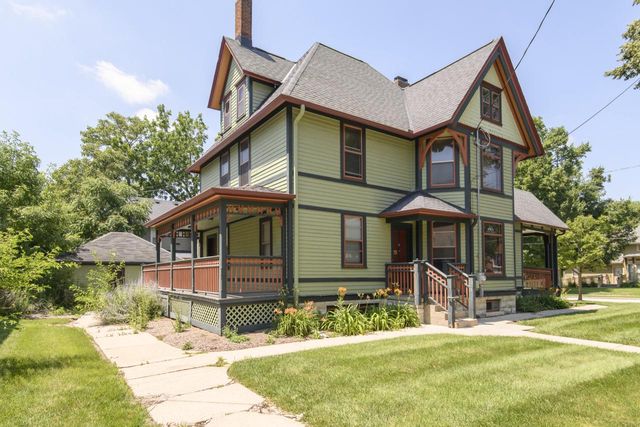 215 Wright STREET, Waukesha, WI 53186
