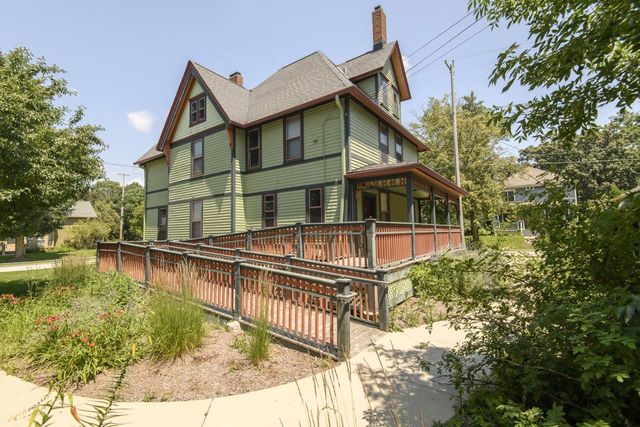 215 Wright STREET, Waukesha, WI 53186