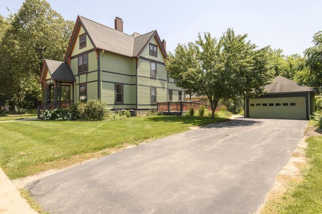 215 Wright STREET, Waukesha, WI 53186