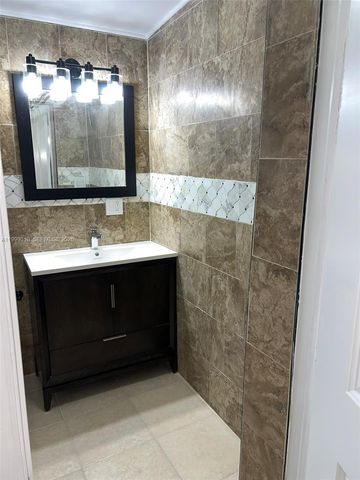 6018 Plunkett St 1, Hollywood, FL 33023